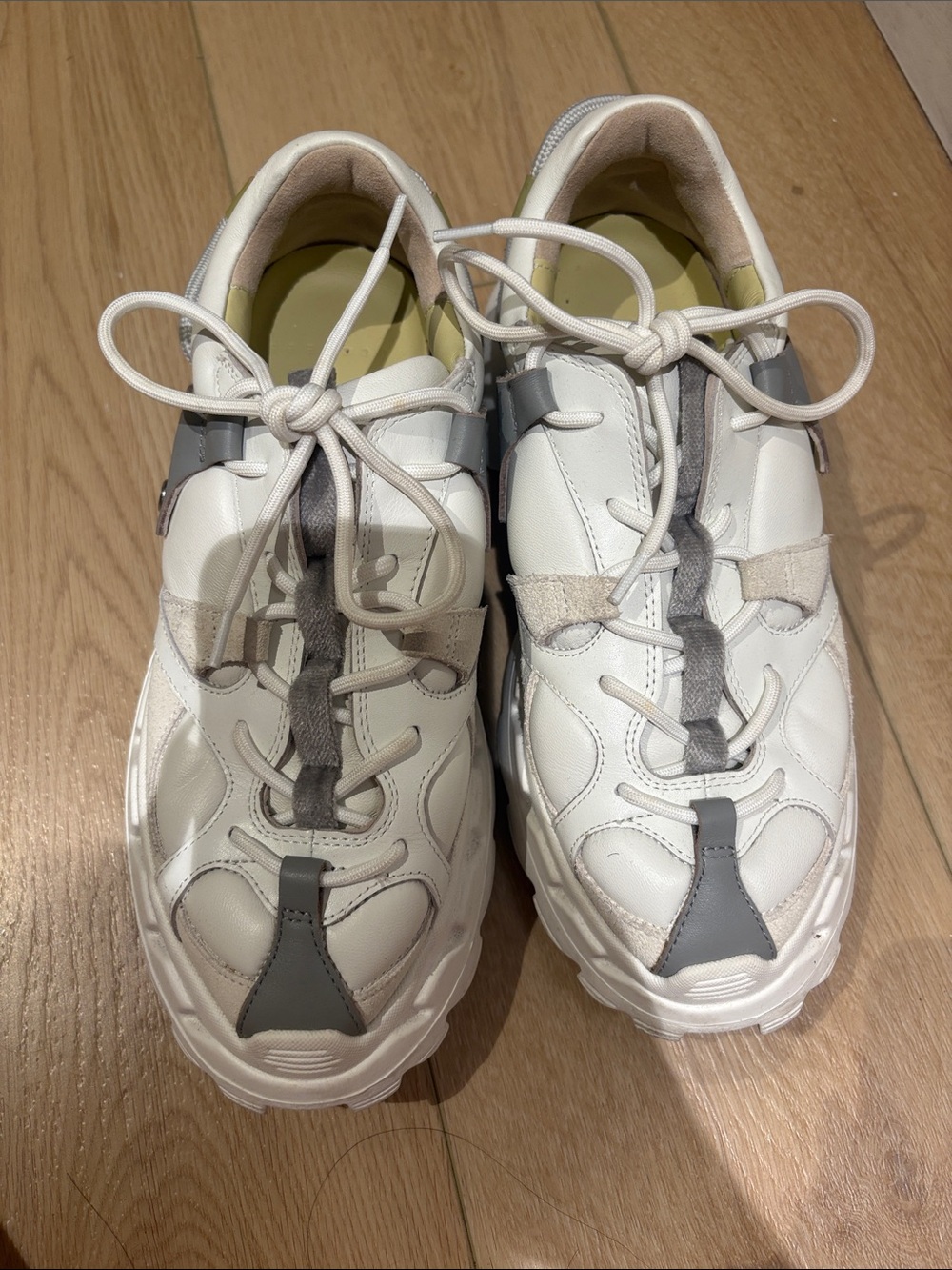 White 4CCCCEESS sneakers